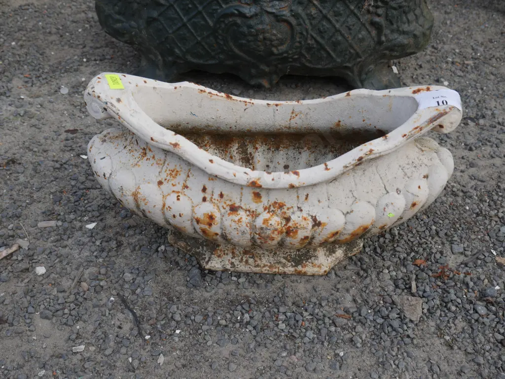 White cast iron planter Image 1++