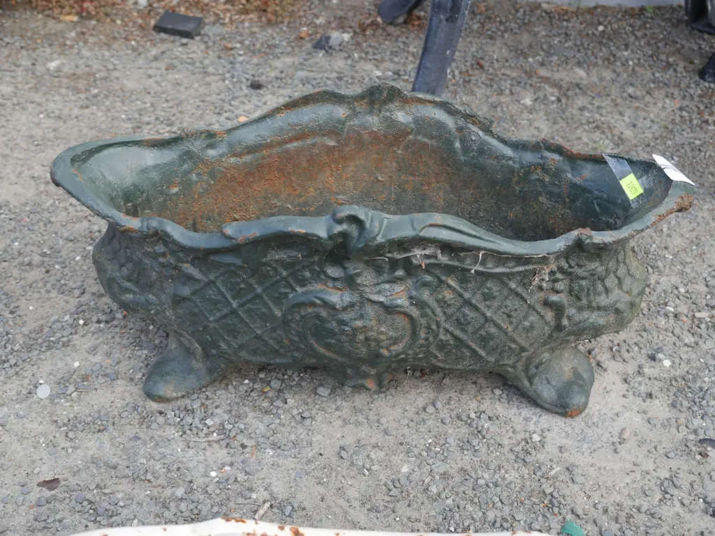 Green cast iron planter Image 1++