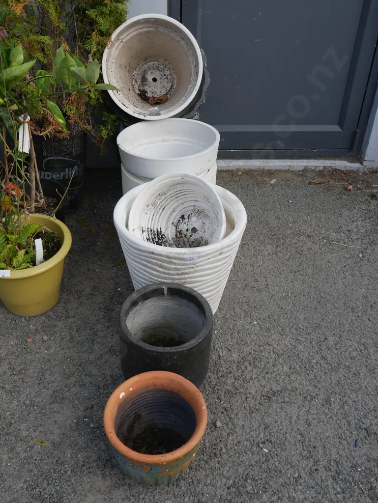 Assorted plant pots Image 1++