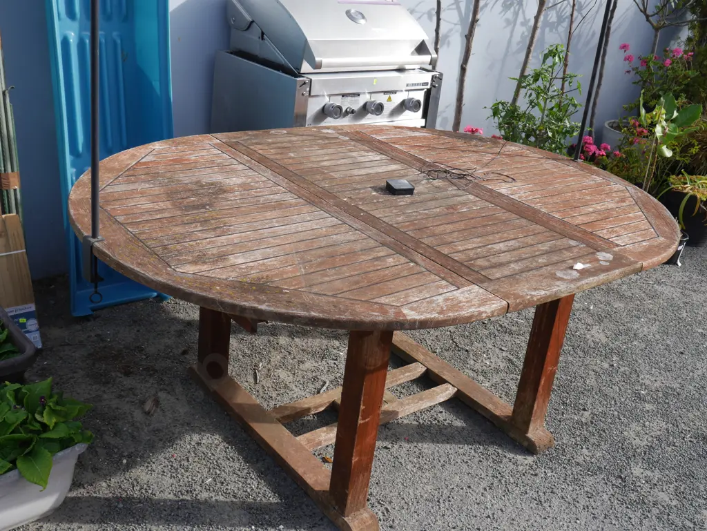 Outdoor table with lights Image 1++