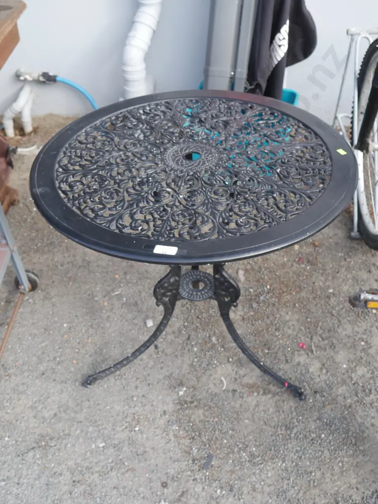 Black metal table Image 1++