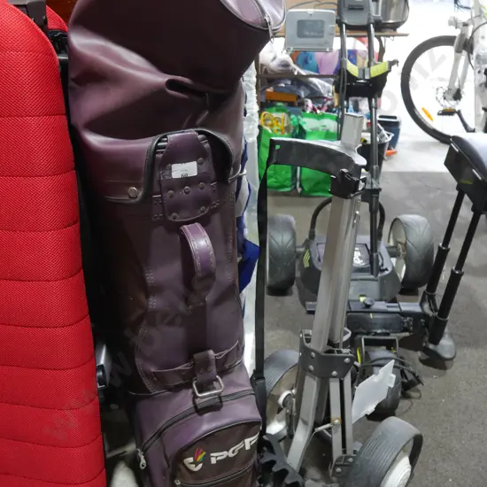 Golf clubs bag and trundler