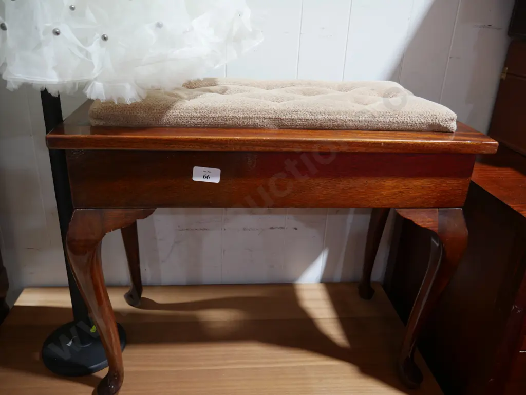 Piano stool Image 1++