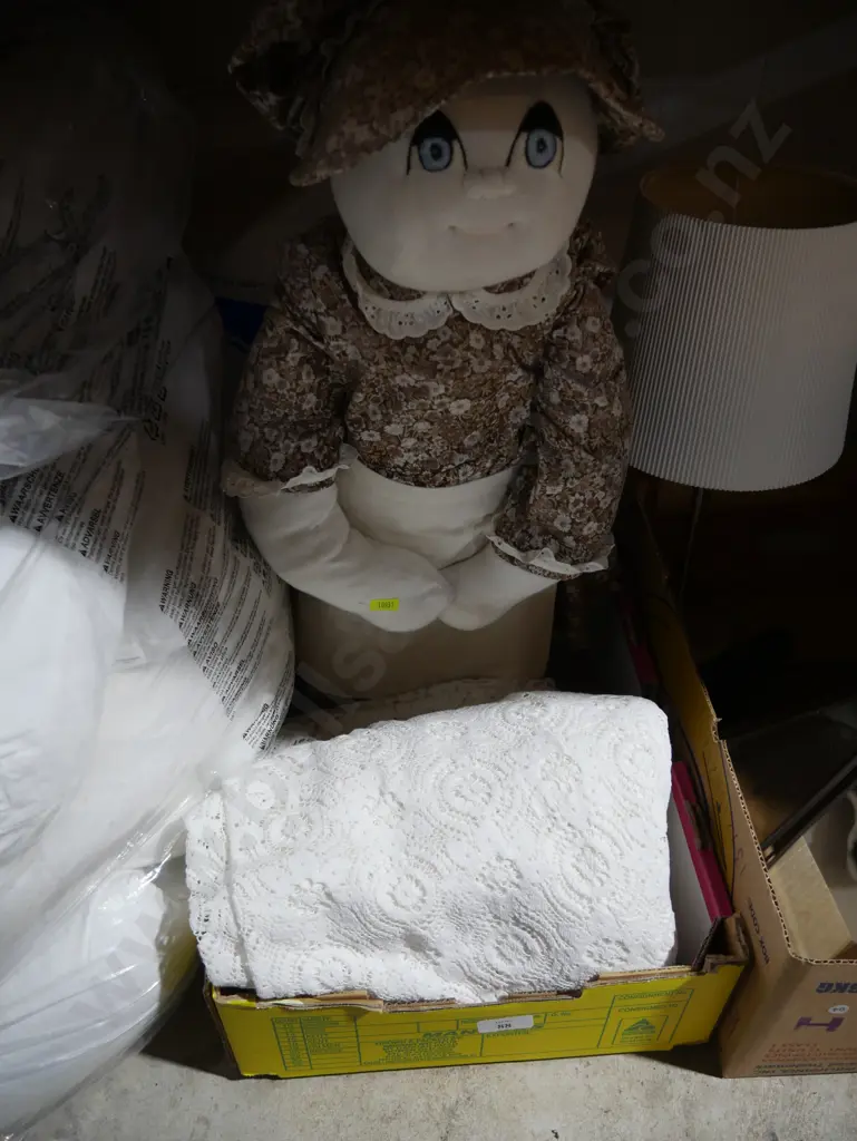 Door stop, tablecloth Image 1++