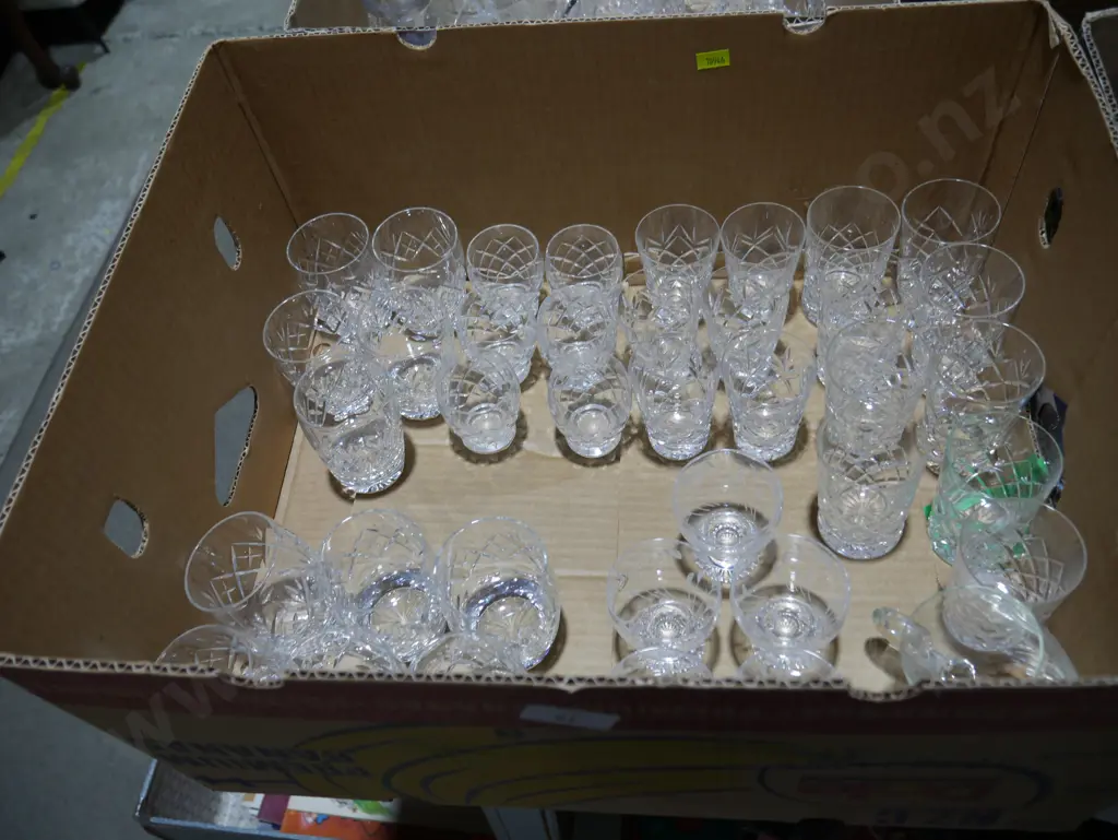 Assorted crystal glasses Image 1++