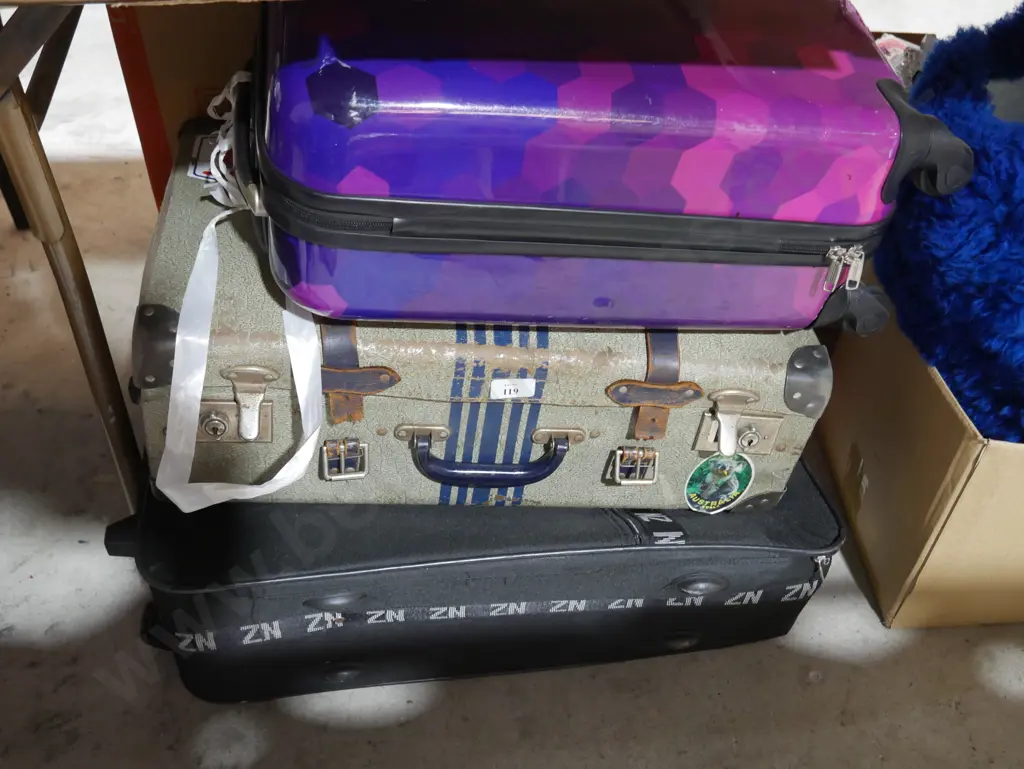 3 suitcases Image 1++