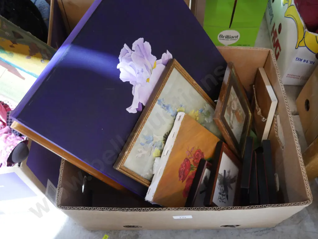 Box of artworks Image 1++