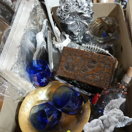 Picture frames, ornaments, glassware