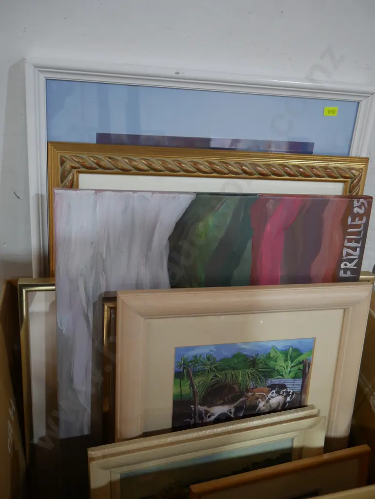 Box assorted artworks Image 1++