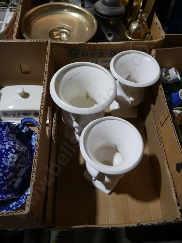 White porcelain vases Image 1++