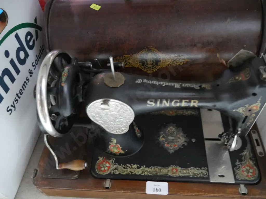 Singer sewing machine Image 1++