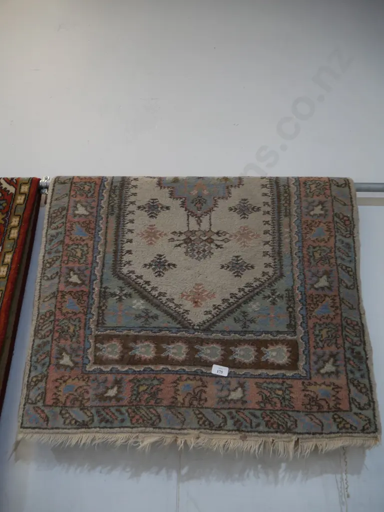 Hand knotted floor rug Image 1++