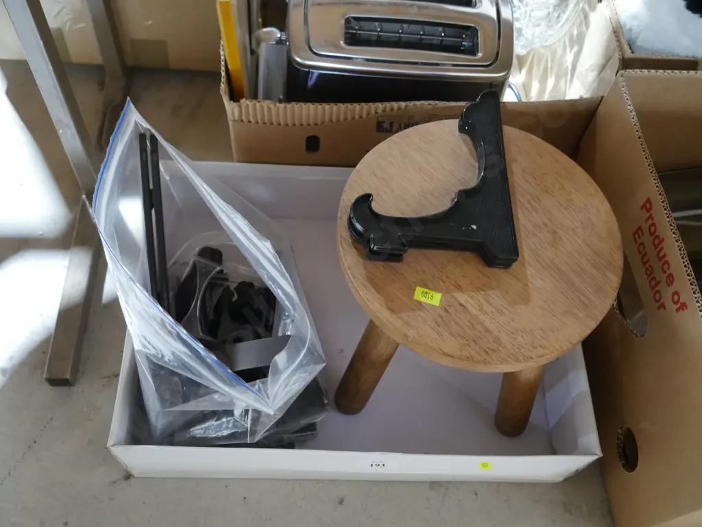 Plate stands and stool Image 1++