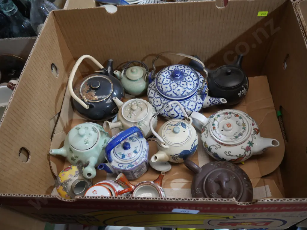 Assorted teapots Image 1++