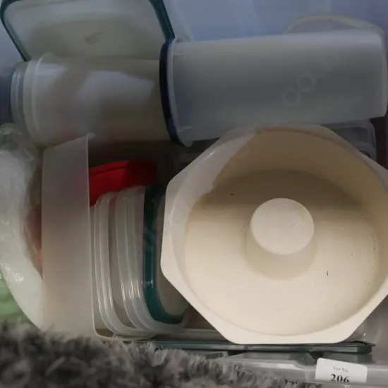 Assorted Tupperware