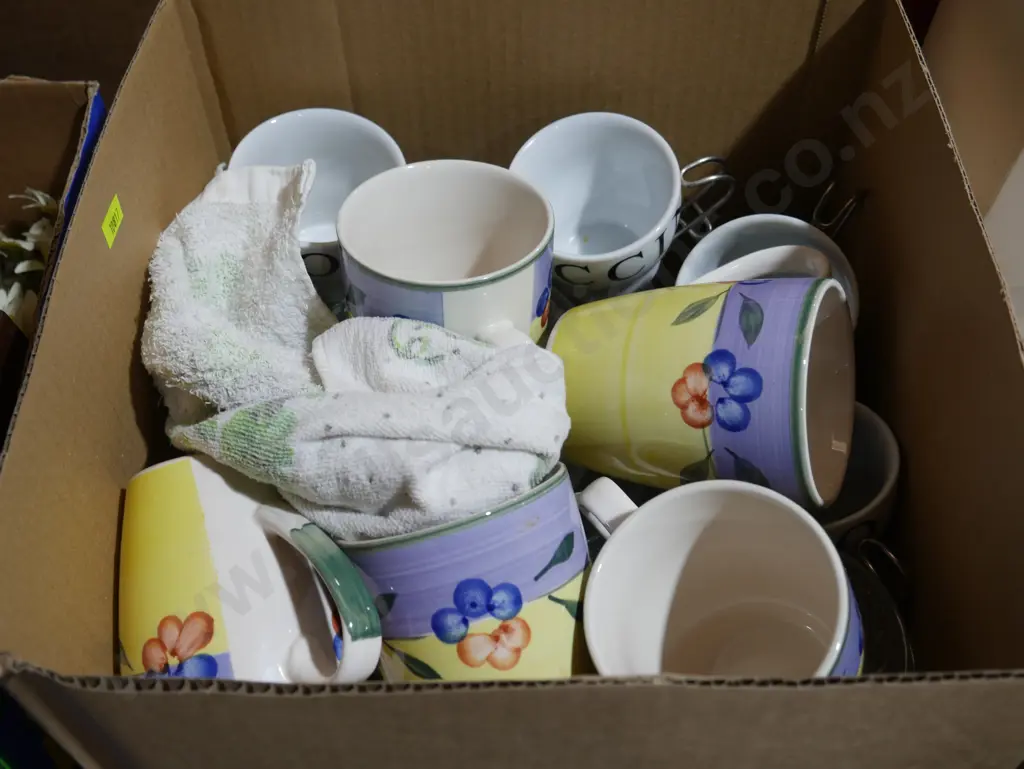 Assorted cups Image 1++