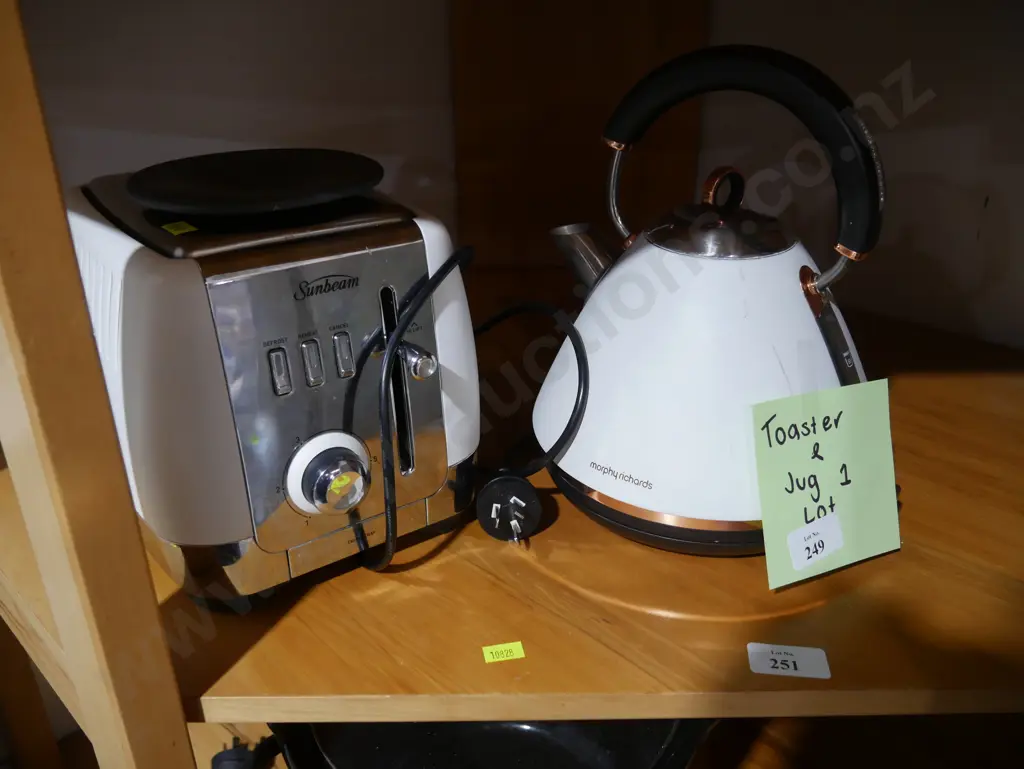 Sunbeam toaster and Morphy Richards jug Image 1++