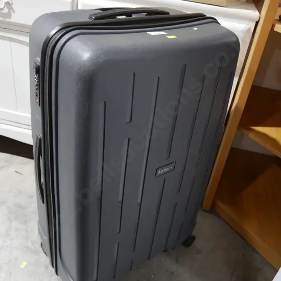 Suitcase -  hard shell