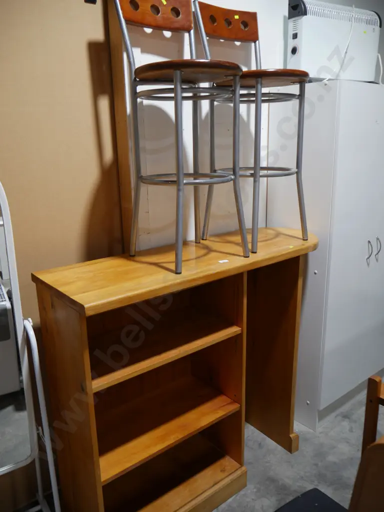 Bar and 2 bar stools Image 1++