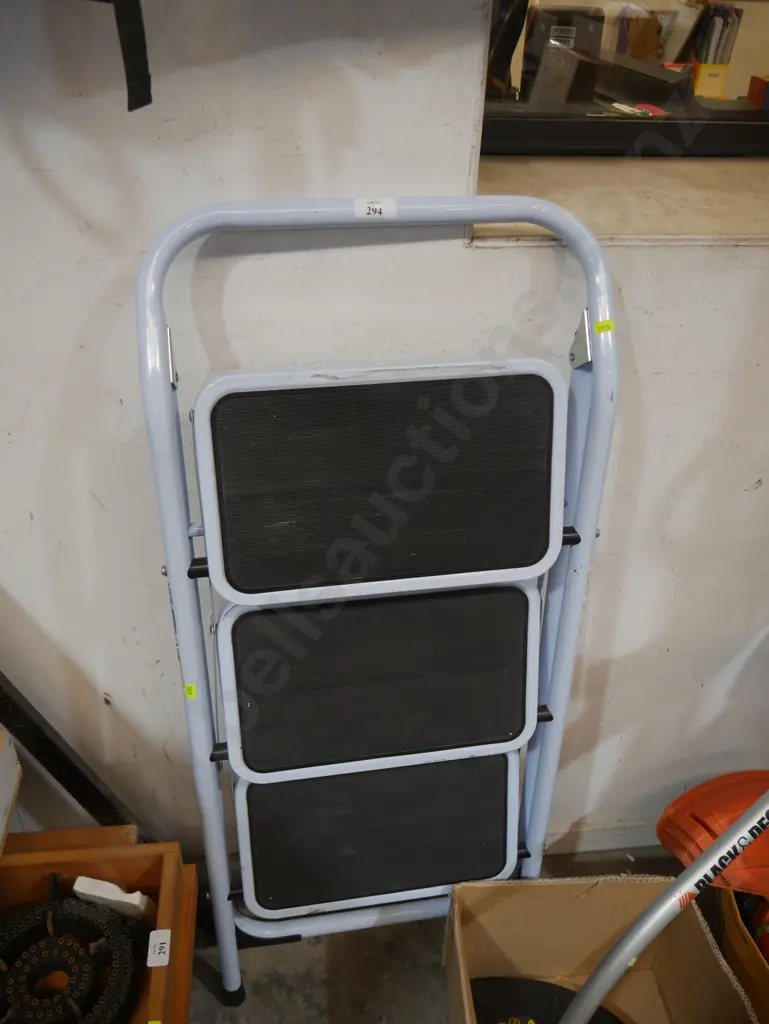 Step ladder Image 1++