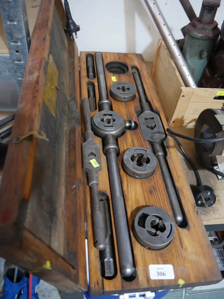 Tap and die set Image 1++