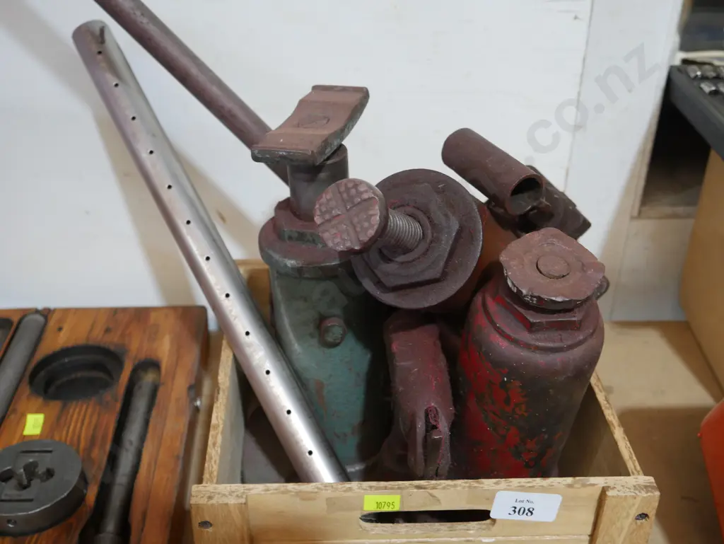 Bottle Jacks Image 1++