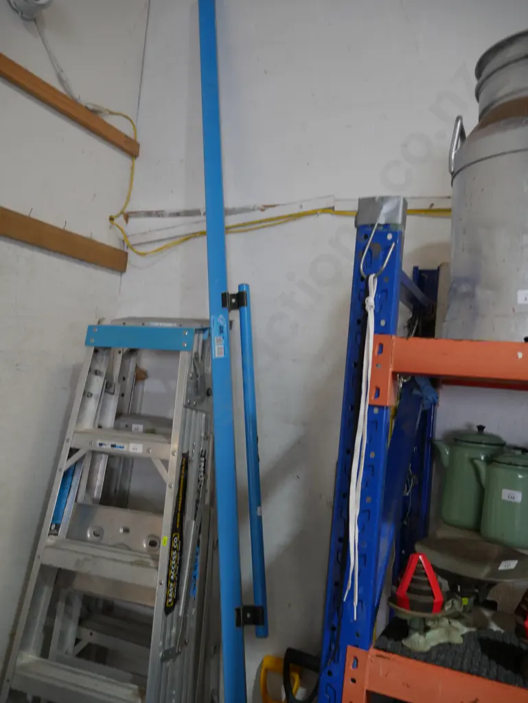 Large concrete float Image 1++