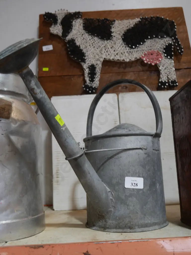 Tin watering can Image 1++