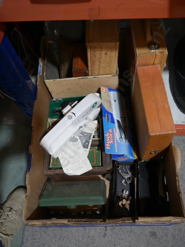 Handheld sewing machines, sewing machine parts etc Image 1++