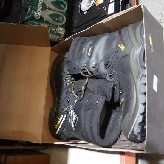 Boxed grisport boots