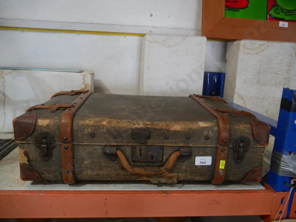 Vintage suitcase Image 1++