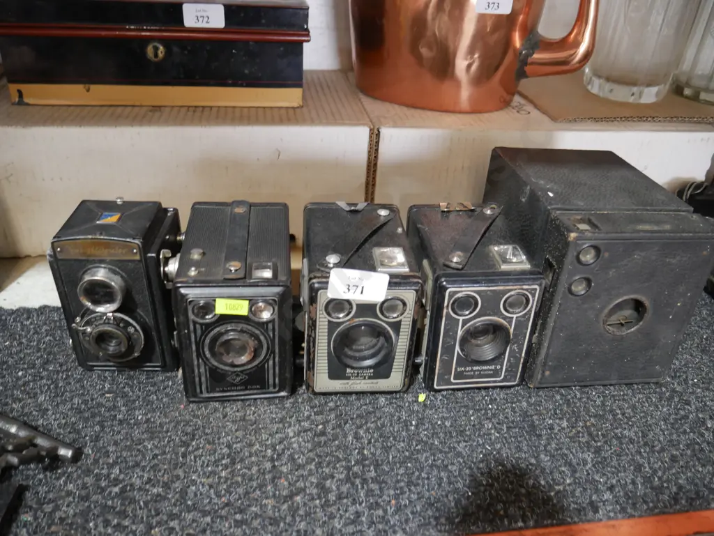 5 vintage cameras Image 1++