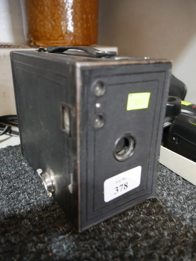 Box brownie camera Image 1++