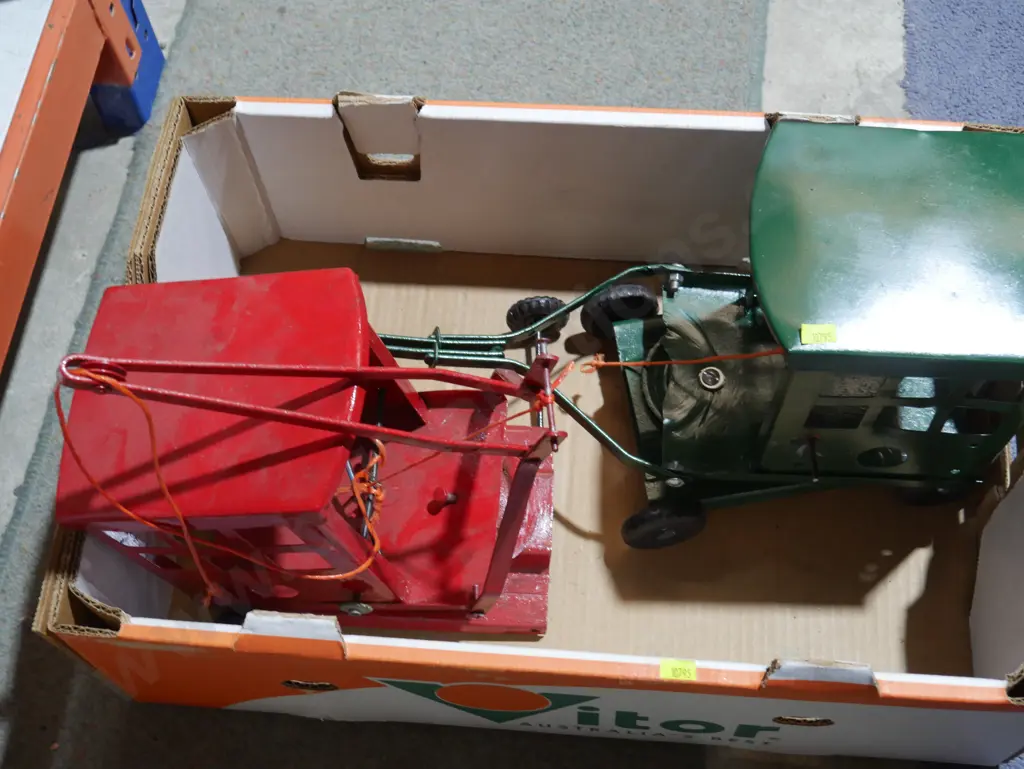 Tri ang cranes Image 1++