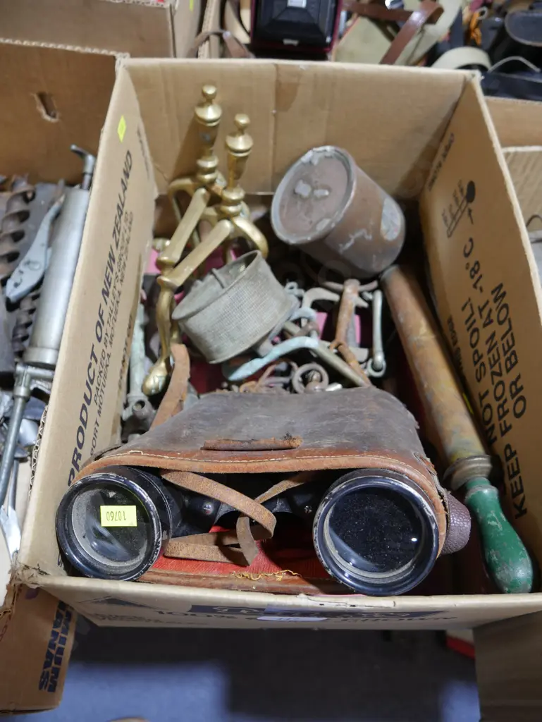 Binoculars fire dogs etc Image 1++