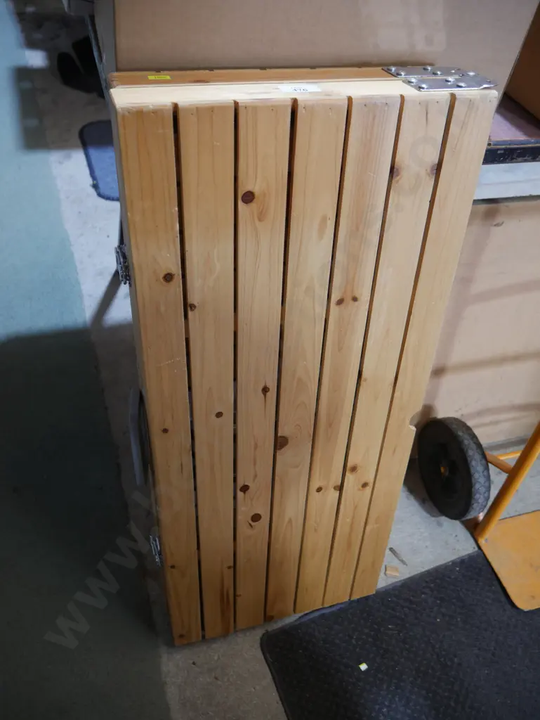 Folding table with seats Image 1++