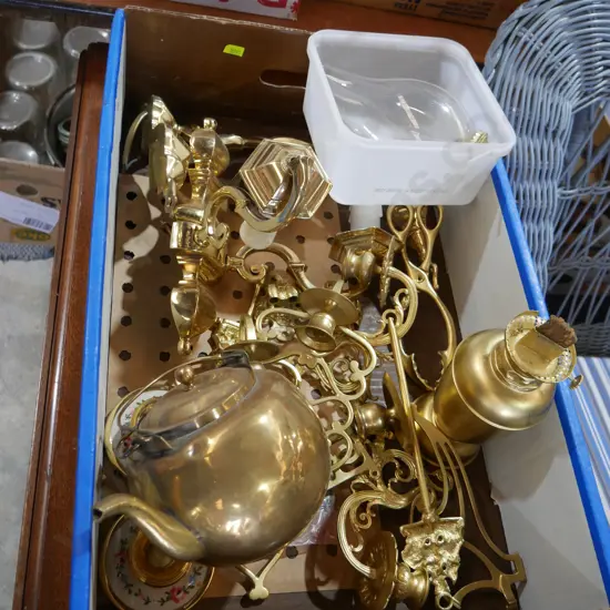 Box assorted brassware