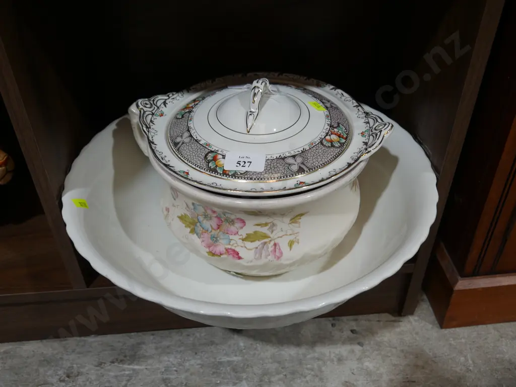 NZ pottery items Image 1++