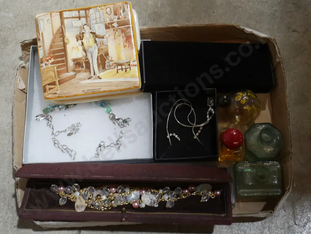 Costume jewellery, trinket pot etc Image 1++