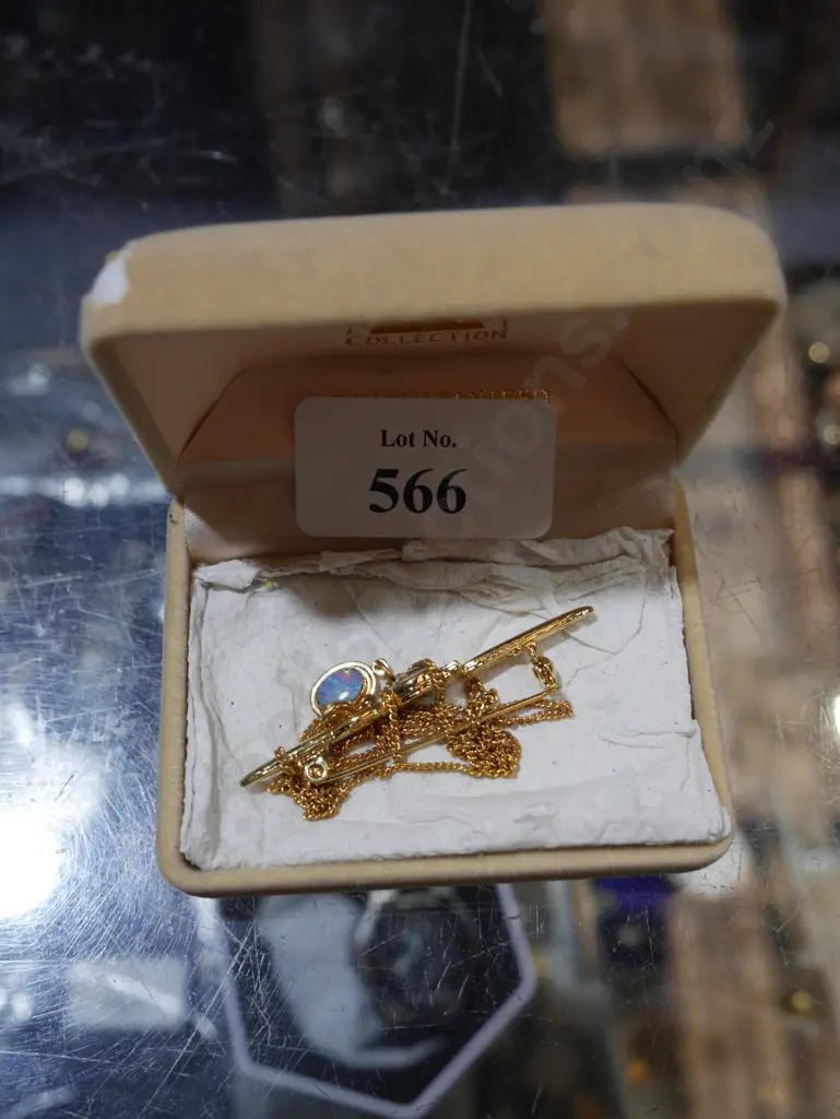 Opal brooch & necklace Image 1++