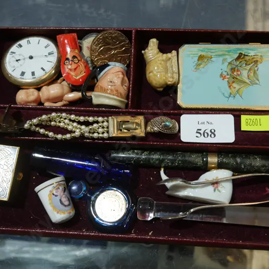 Assorted vintage collectibles,