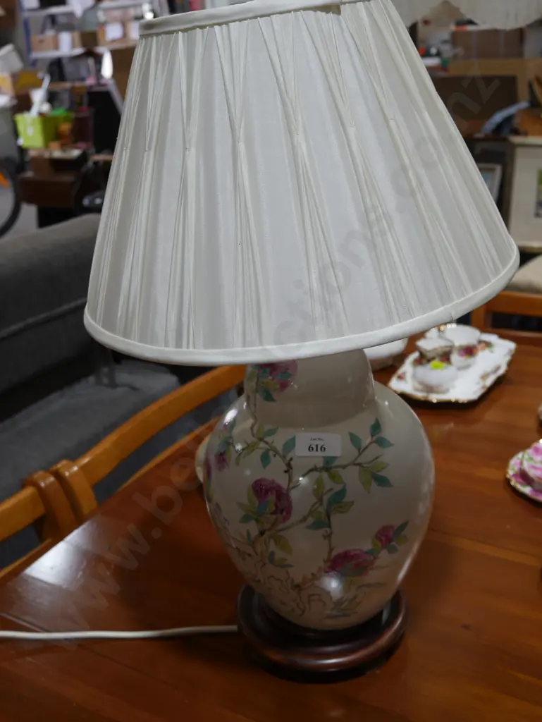 Oriental table lamp Image 1++