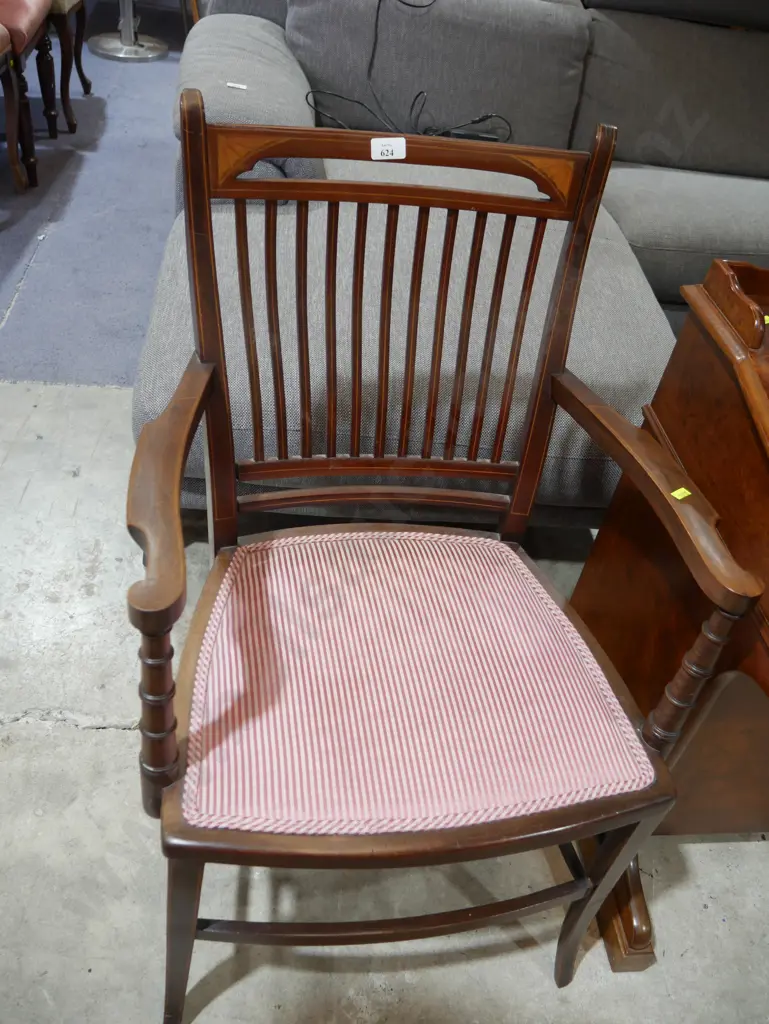 Carver chair Image 1++