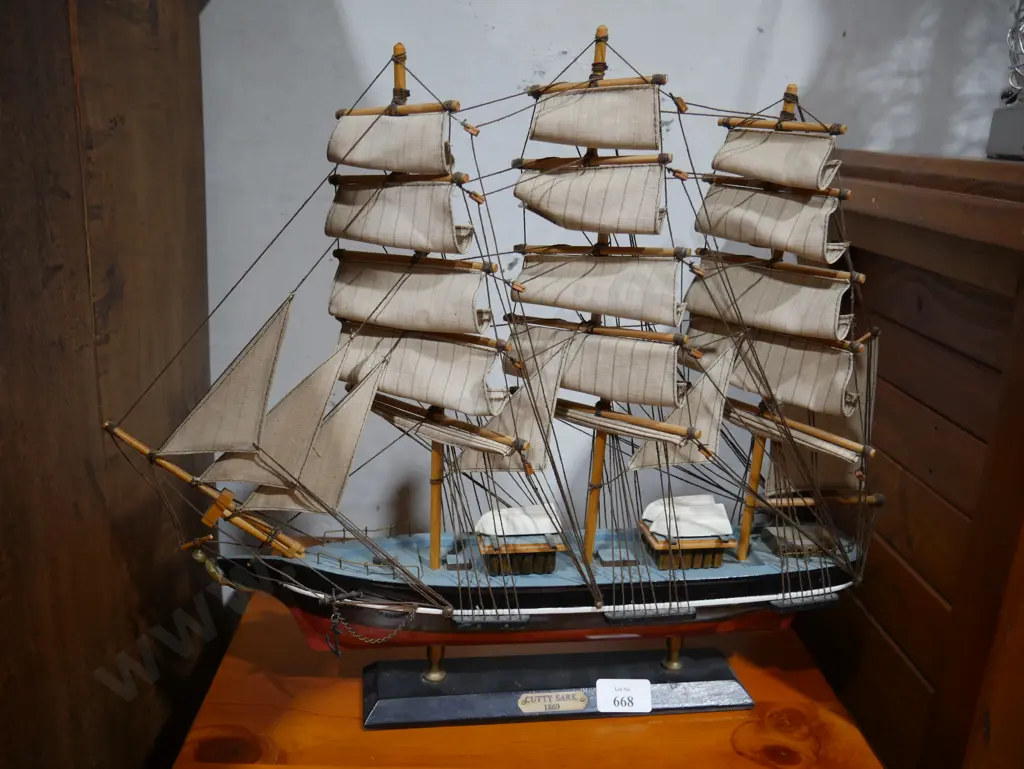 Cutty Sark model ship Image 1++