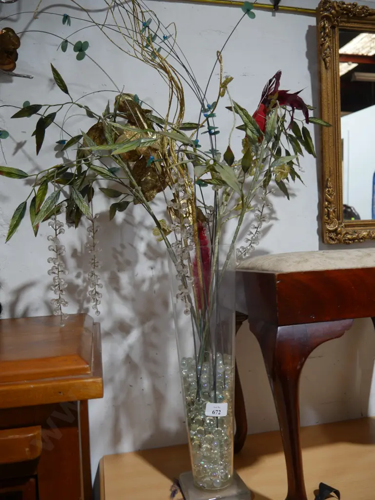 Glass vase and artificial flowers Image 1++