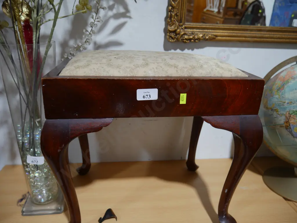 Piano stool Image 1++