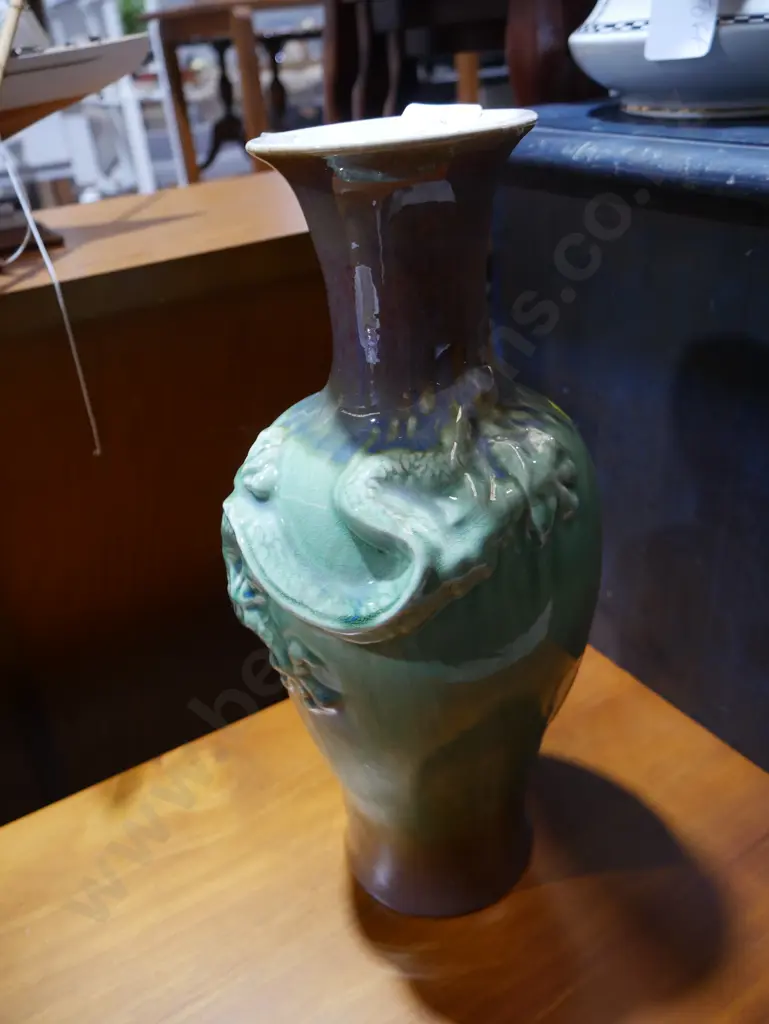 Oriental dragon vase Image 1++