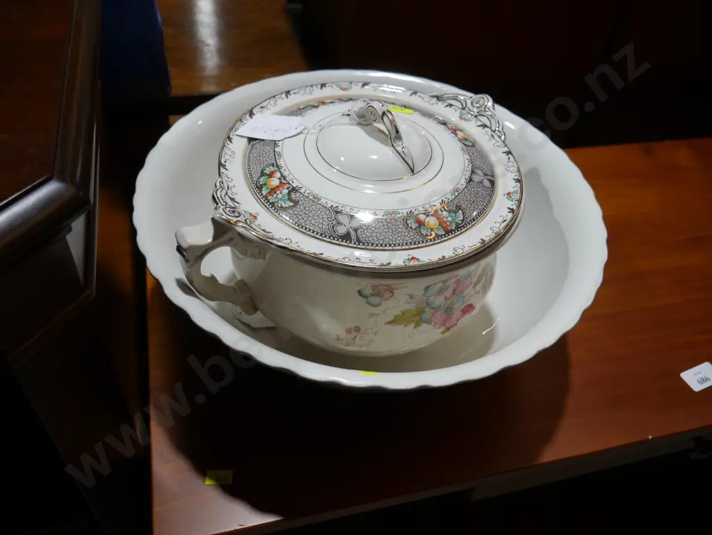 Wash bowl, potty etc Image 1++