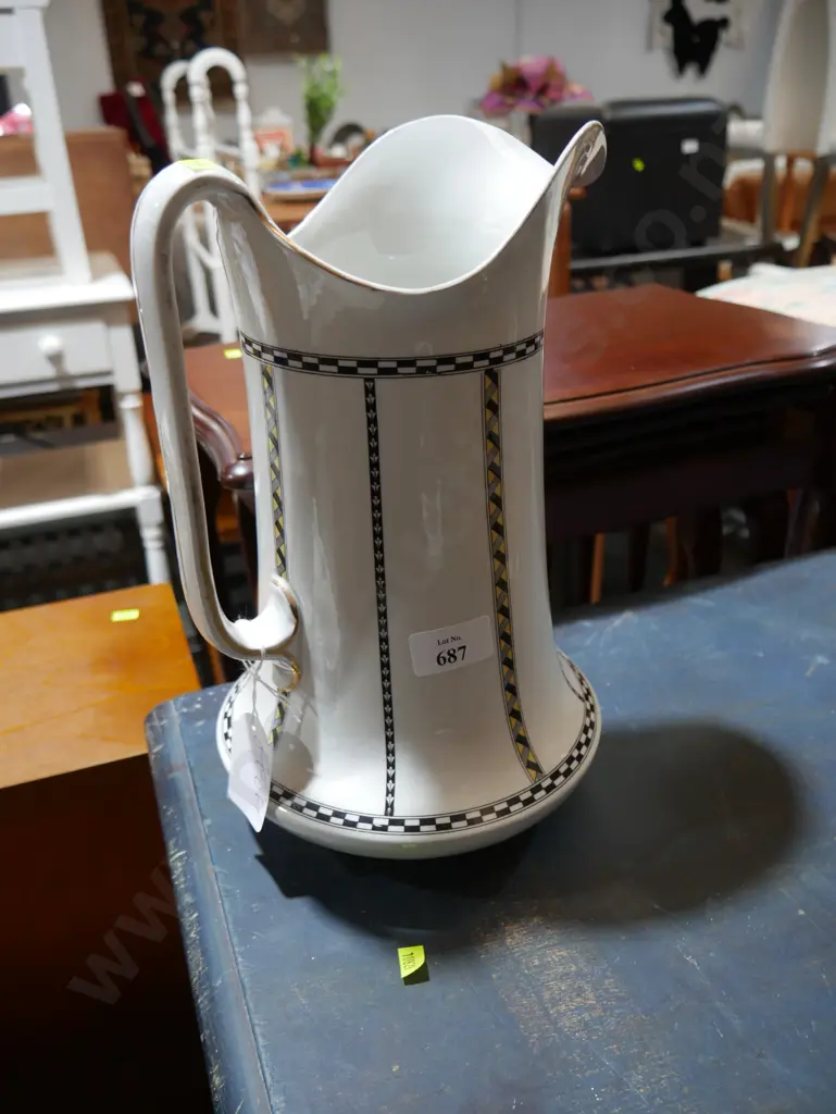 H & K Tunstall jug Image 1++