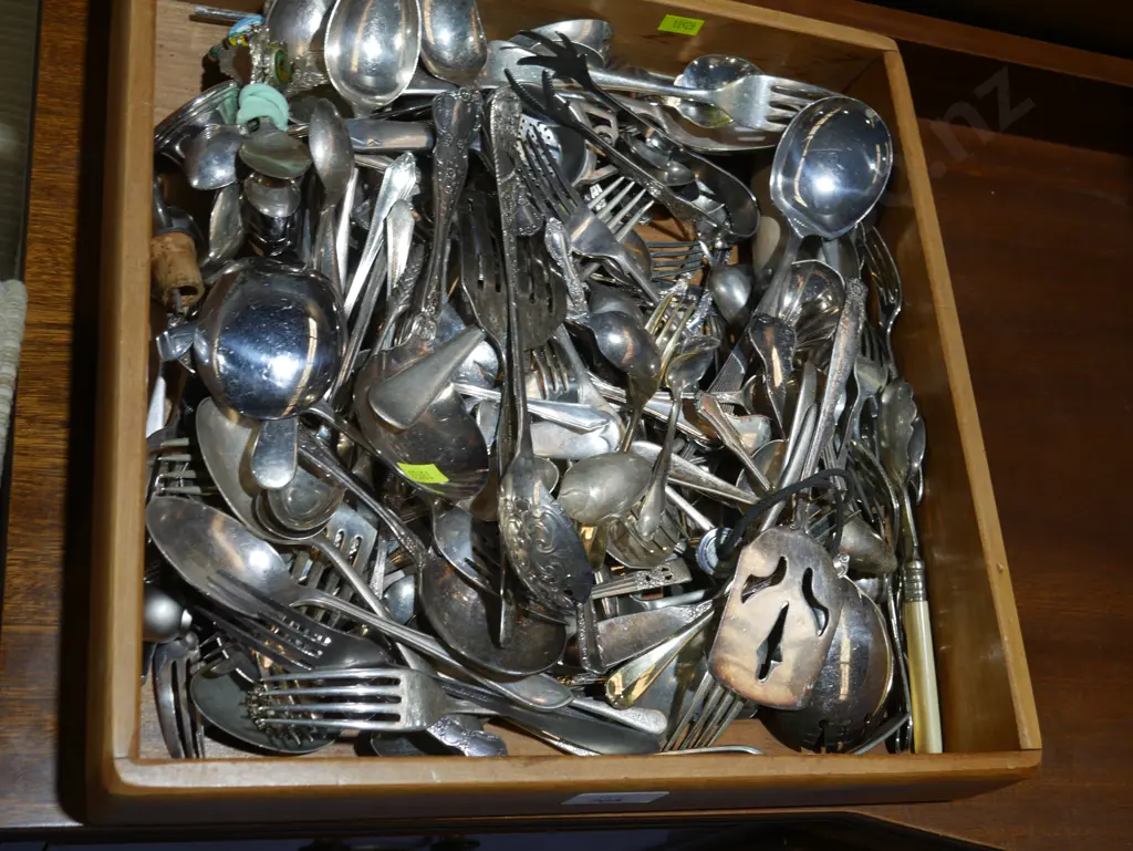 Assorted cutlery Image 1++